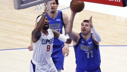  特雷杨52分对飙东契奇，老鹰加时胜独行侠  