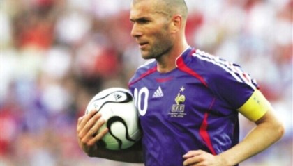  尼斯任意球大师当选月度最佳  