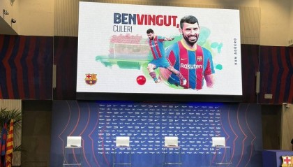  曼城举办慈善赛，阿圭罗复出携手传奇球星  